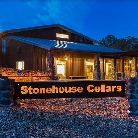 Bed and Breakfast Bed And Barrel At Stonehouse Cellars Clearlake Oaks Экстерьер фото