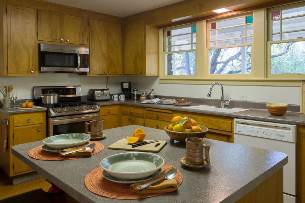 Bed and Breakfast Bed And Barrel At Stonehouse Cellars Clearlake Oaks Экстерьер фото