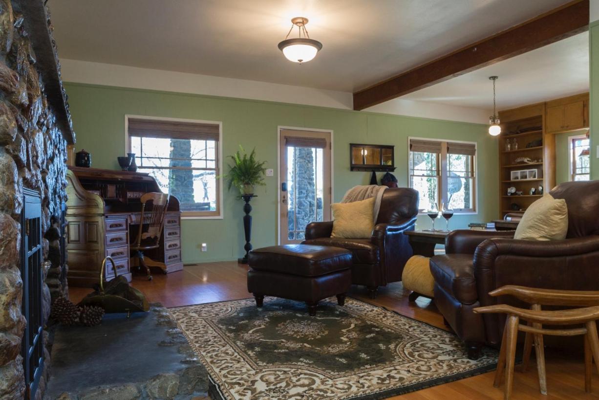 Bed and Breakfast Bed And Barrel At Stonehouse Cellars Clearlake Oaks Экстерьер фото