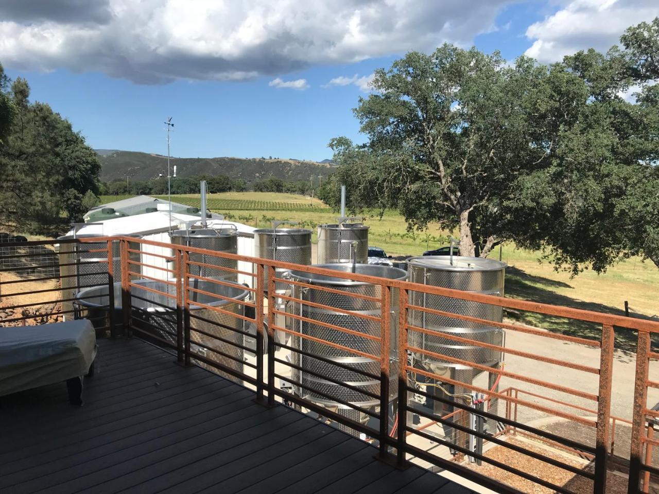 Bed and Breakfast Bed And Barrel At Stonehouse Cellars Clearlake Oaks Экстерьер фото